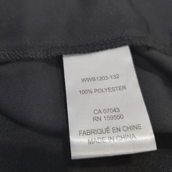 Gently once used Mattison V-neck short sleeve top, Size: small-medium fit - Picture 9 of 9